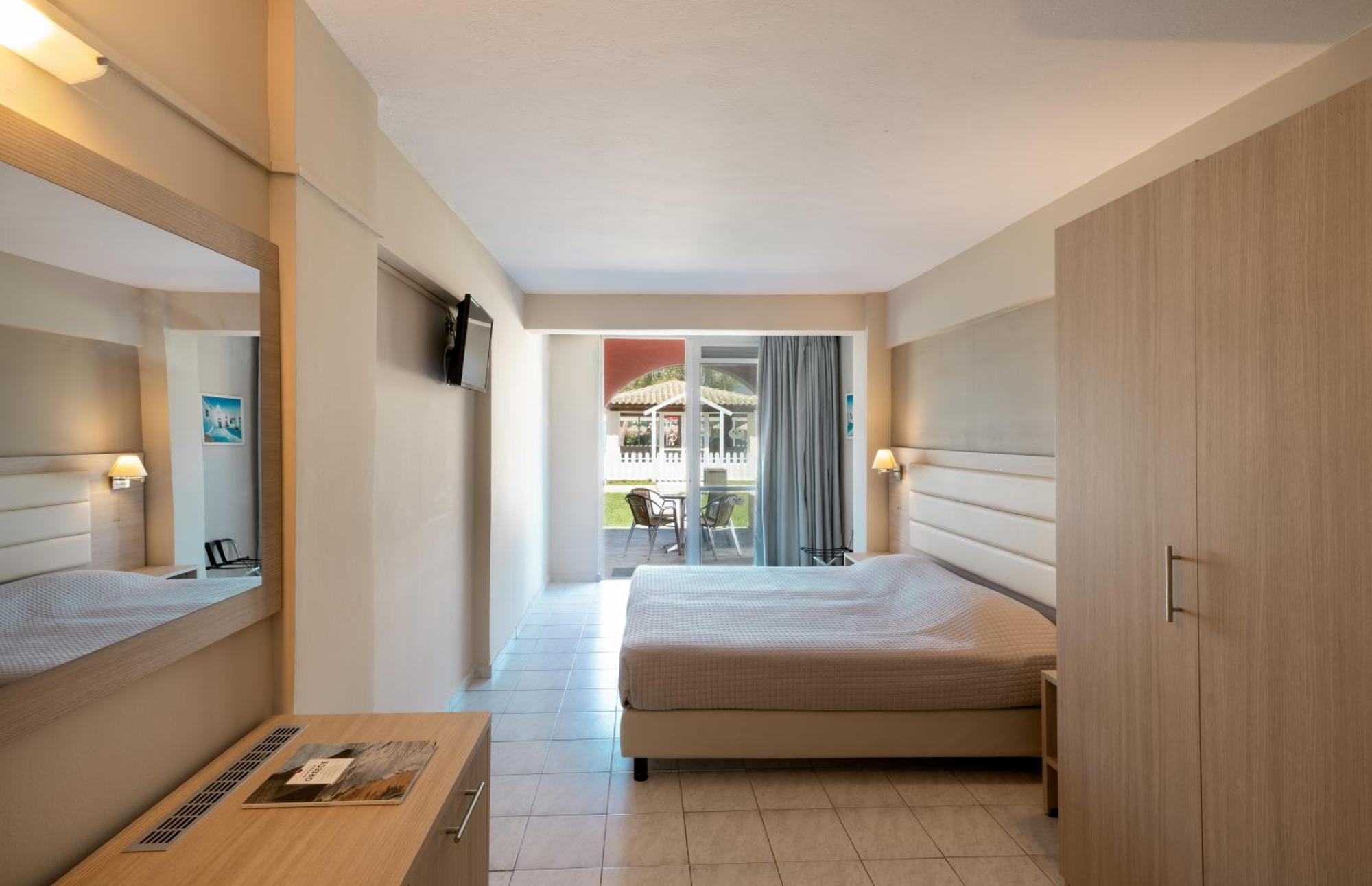 Messonghi Beach Holiday Resort Moraitika Exterior foto