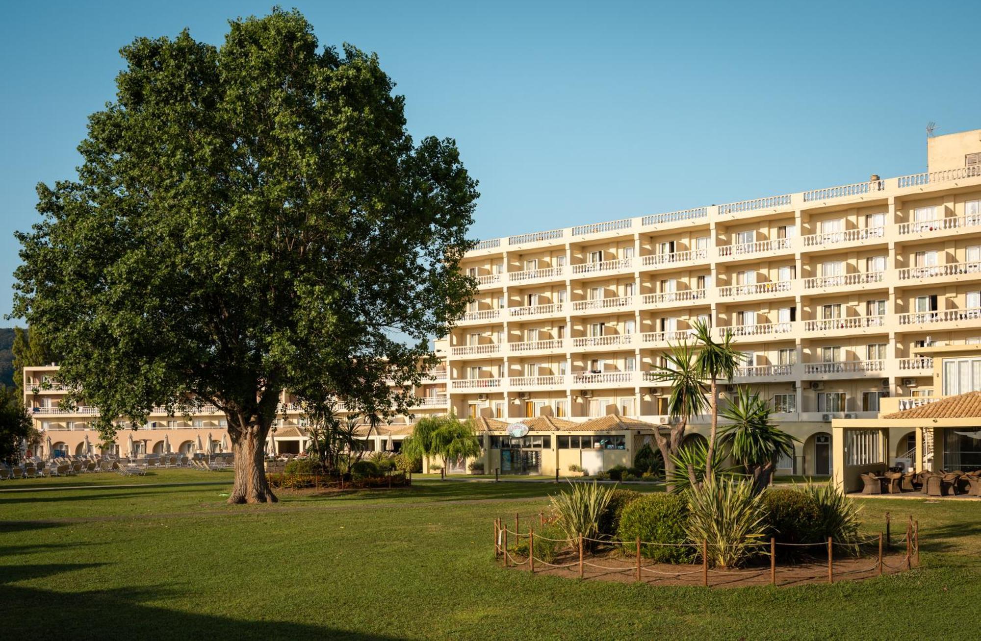 Messonghi Beach Holiday Resort Moraitika Exterior foto