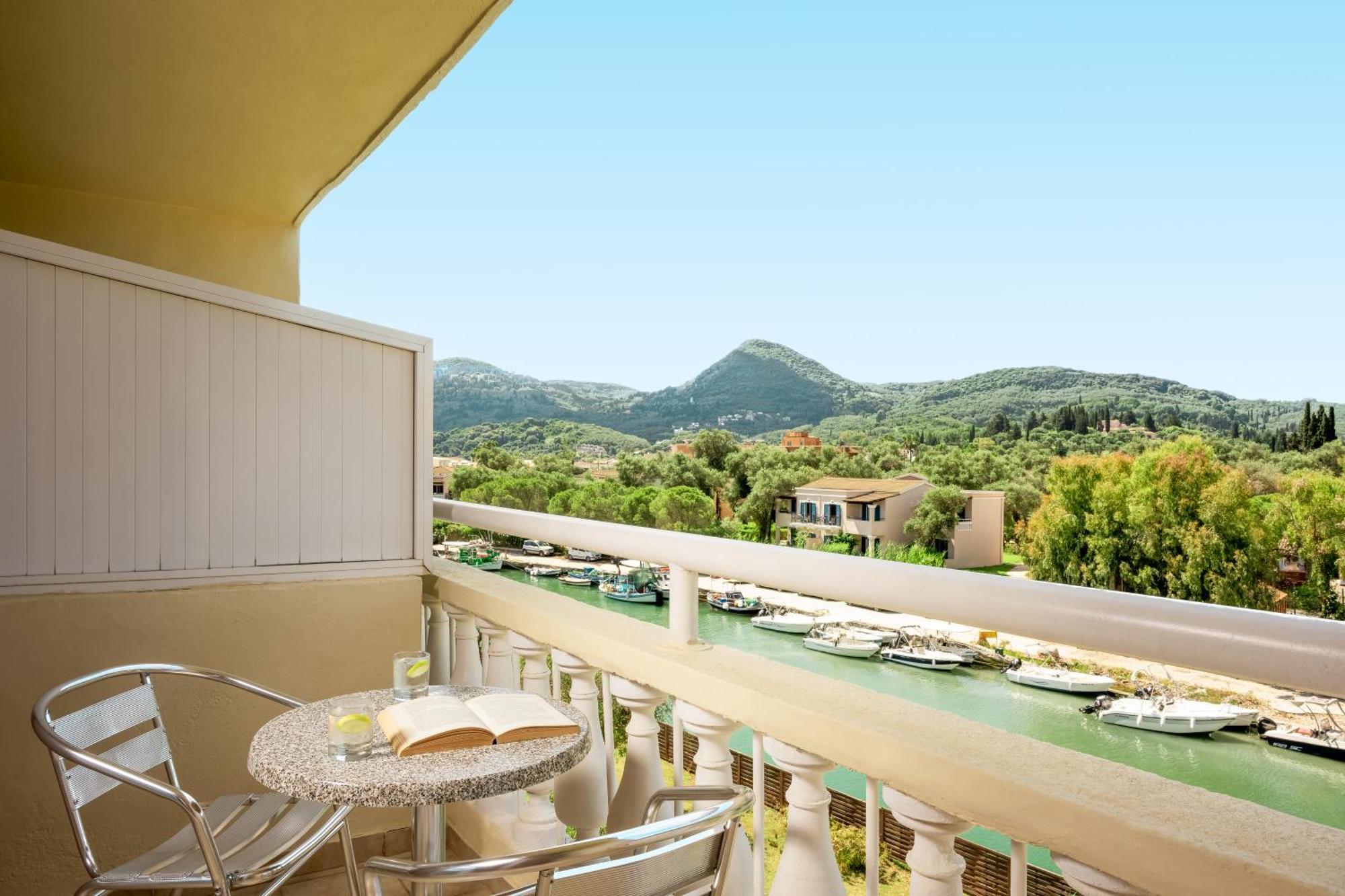 Messonghi Beach Holiday Resort Moraitika Exterior foto