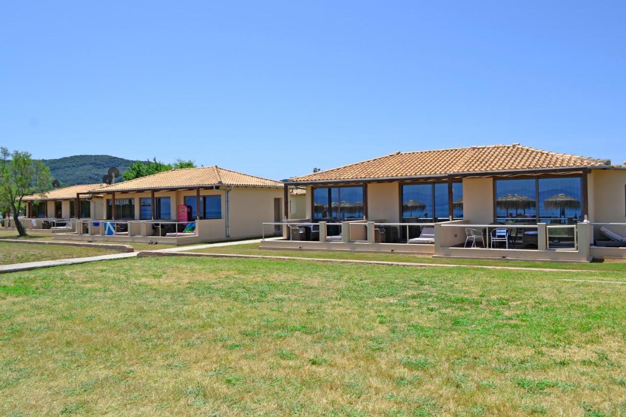 Messonghi Beach Holiday Resort Moraitika Exterior foto